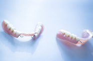 מה היתרונות של שיניים תותבות לקשישים?